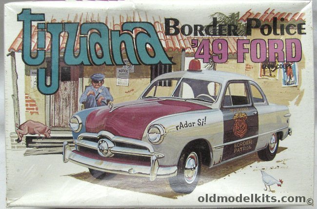 AMT 1/25 Tijuana Border Police 1949 Ford Coupe - Police / Stock / Drag / Custom, T261-200 plastic model kit